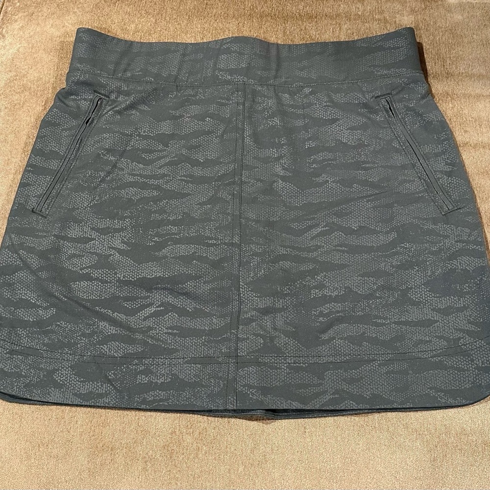 Orvis Camo Travel Skort - Picture 4 of 12